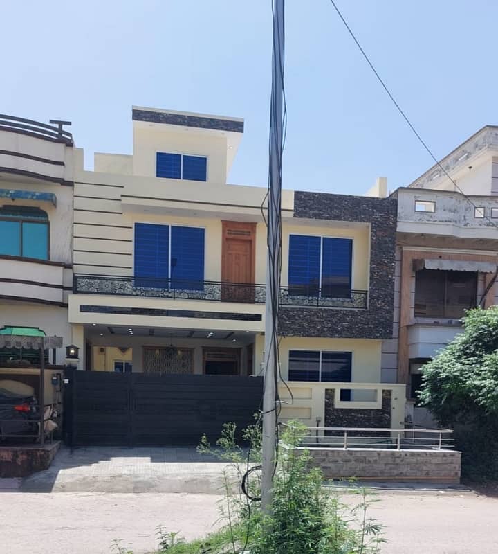 G13 Islamabad 30x60 house South open tile flooring very ideal location on 50 feet road

 Double storey double unit 

5 bed 

6 bath 

2 TV launch 

2 kitchen 

2 Drawing Rooms 

2 cars parking 

boring available

 gas available

 electricity available 0