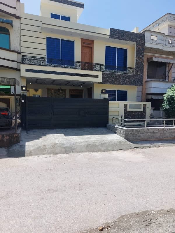 G13 Islamabad 30x60 house South open tile flooring very ideal location on 50 feet road

 Double storey double unit 

5 bed 

6 bath 

2 TV launch 

2 kitchen 

2 Drawing Rooms 

2 cars parking 

boring available

 gas available

 electricity available 2