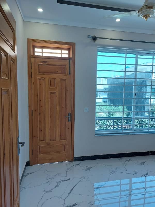 G13 Islamabad 30x60 house South open tile flooring very ideal location on 50 feet road

 Double storey double unit 

5 bed 

6 bath 

2 TV launch 

2 kitchen 

2 Drawing Rooms 

2 cars parking 

boring available

 gas available

 electricity available 22