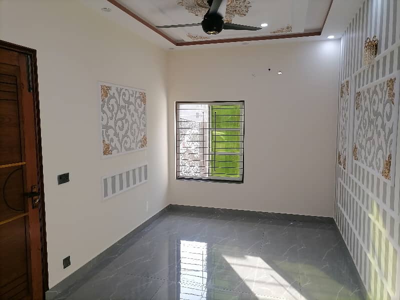 Tripple Storey 5 Marla House For sale In Golf View Lane Lahore 2