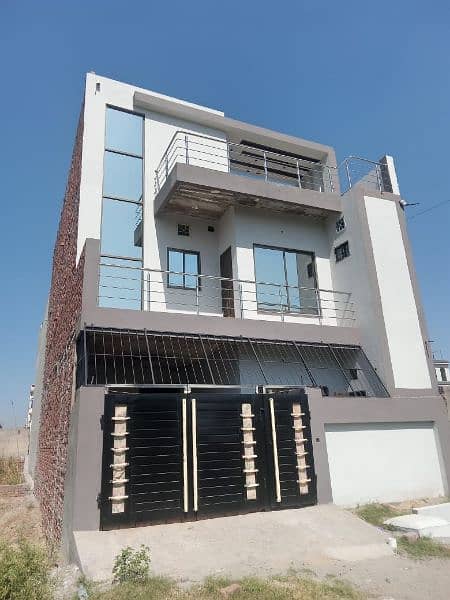 Tripple Storey 5 Marla House For sale In Golf View Lane Lahore 8