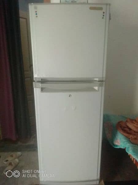 1 full size refrigerator Orient company price 60000 1