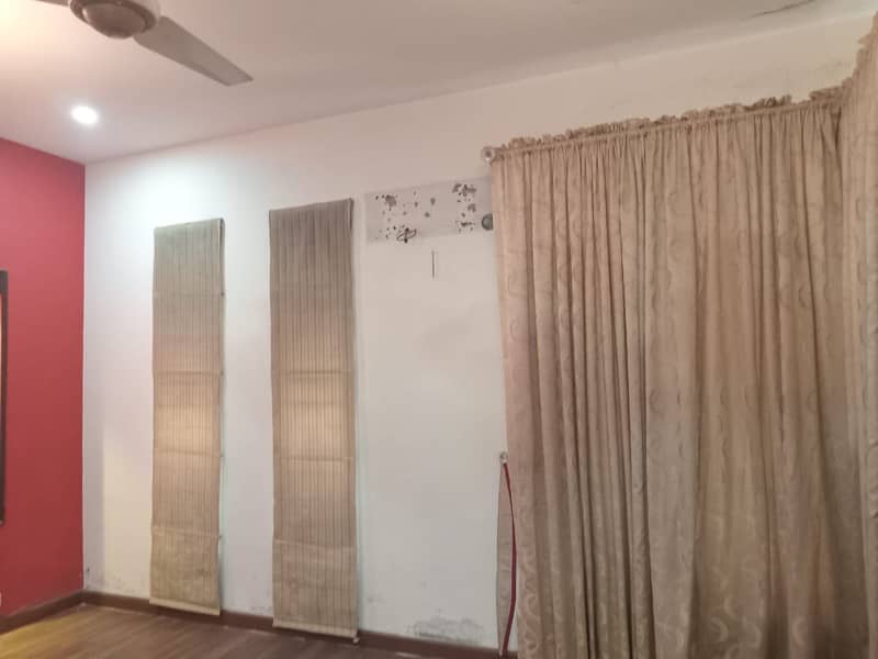 10 Marla House Available For Rent in DHA Phase 8 Ex Park View 7