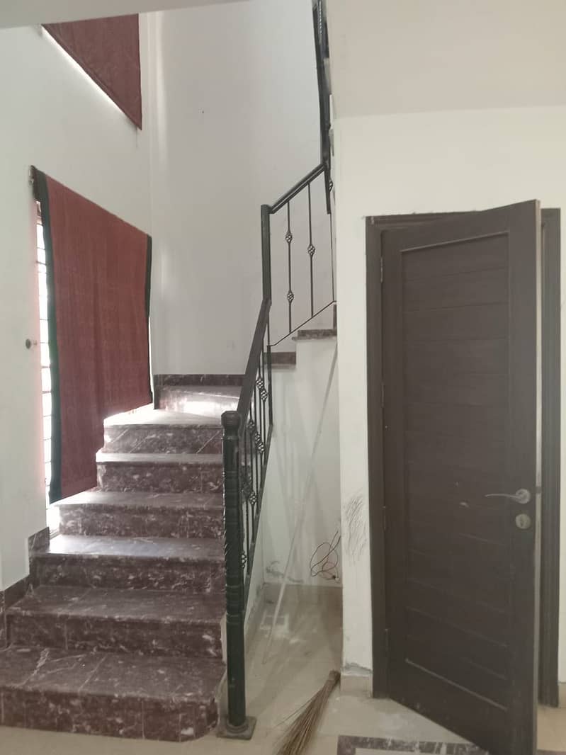 10 Marla House Available For Rent in DHA Phase 8 Ex Park View 8