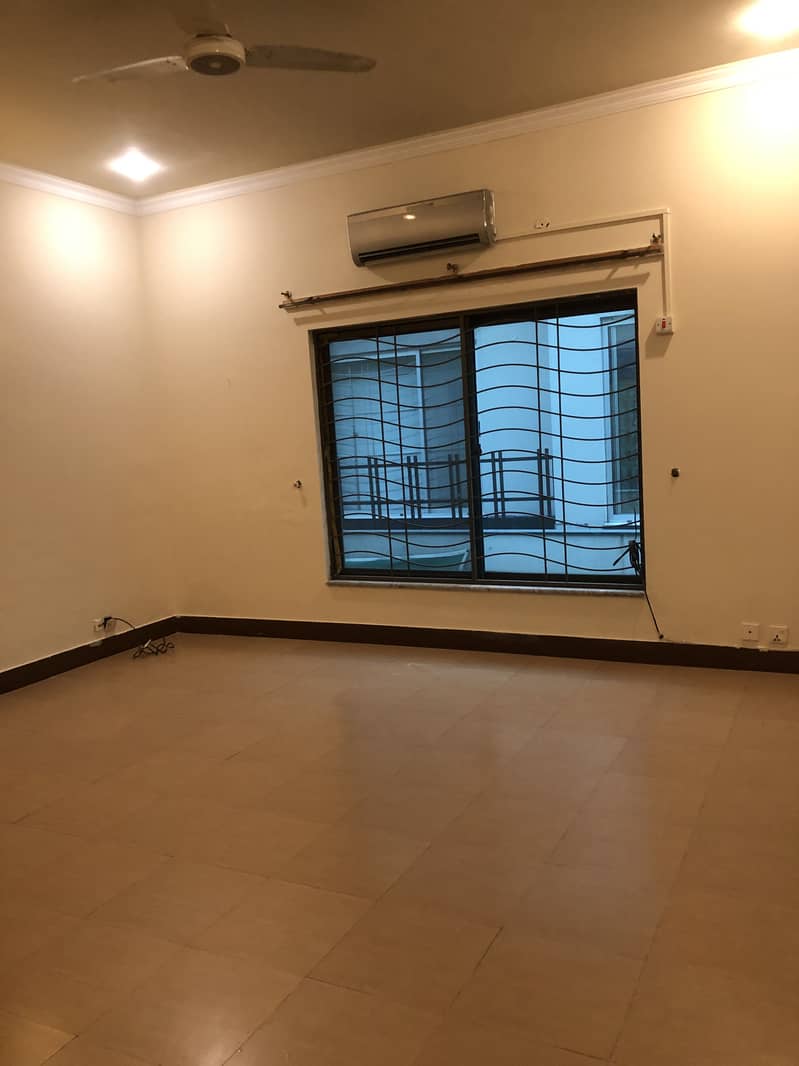 1 Kanal Upper Portion Available For Rent 10