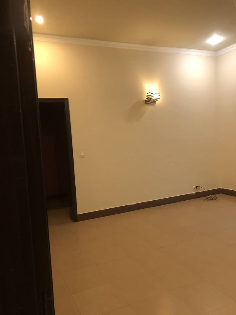 1 Kanal Upper Portion Available For Rent 11
