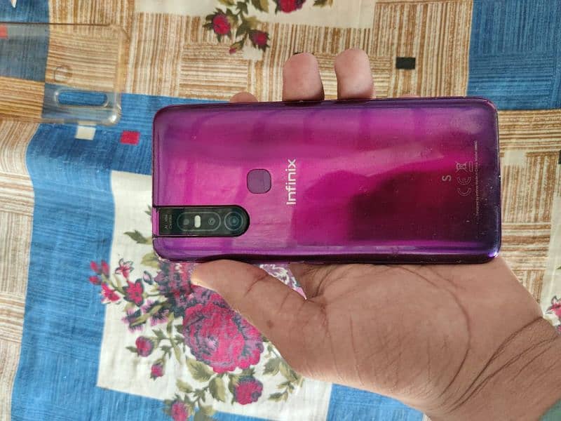 infinix s5 pro 10 by 9. . . . 6GB Ram and 128 Room 2