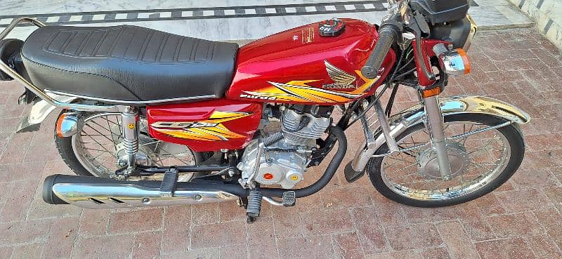 Hond 125 Red 2021 1