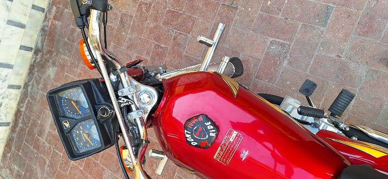 Hond 125 Red 2021 4