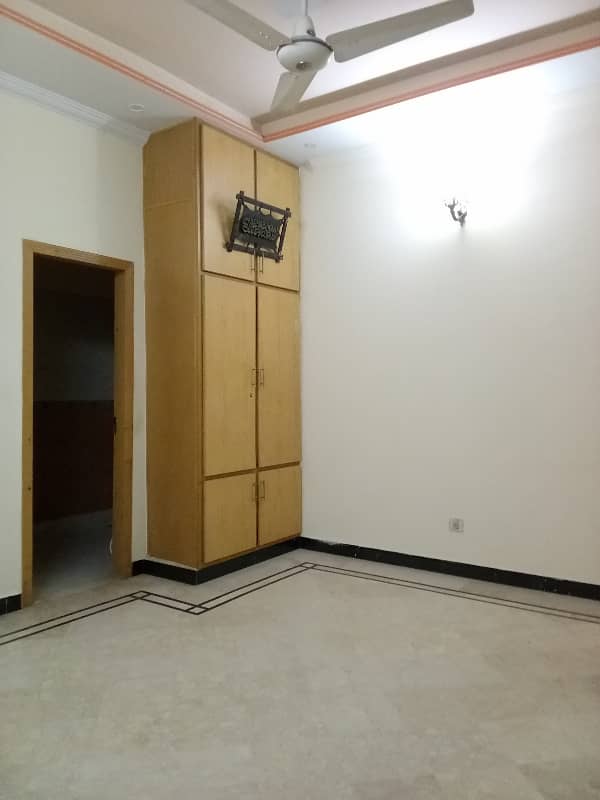 3 bedroom upper portion available for rent in Pakistan town phase 1 10