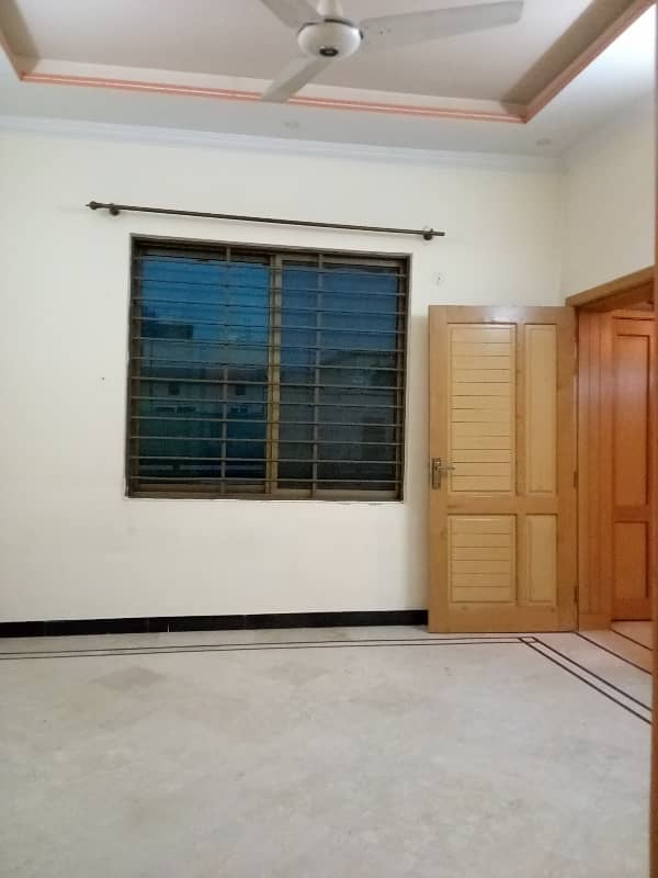 3 bedroom upper portion available for rent in Pakistan town phase 1 12