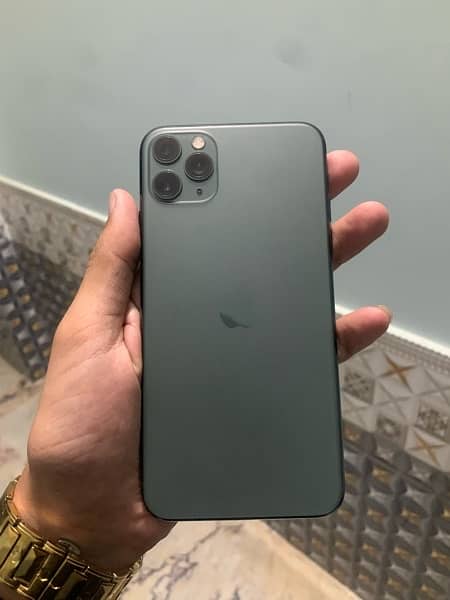 IPhone 11Pro Max  64gb  with box  factory unlock battery servis 76% 1