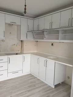 almari kitchen cabinet Carpenter available