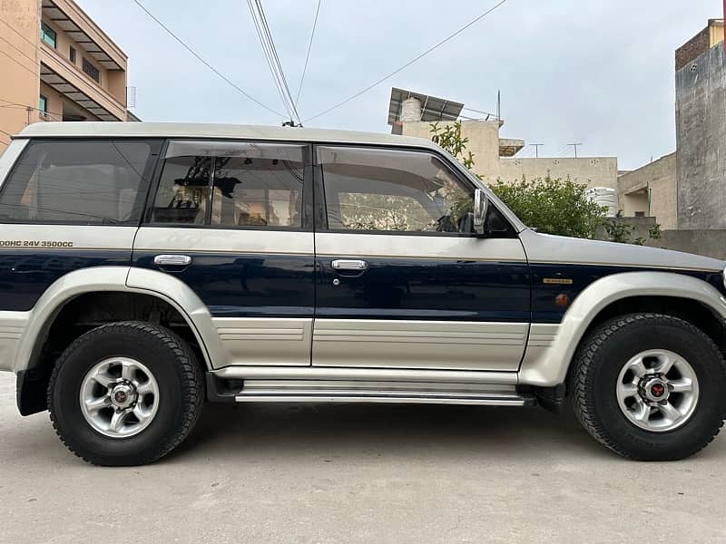 Pajero exceed in excellent condition 3