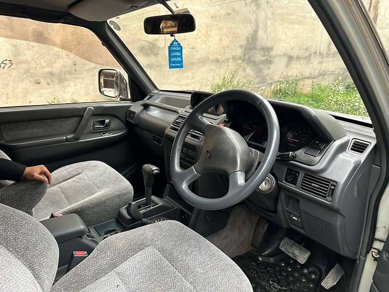 Pajero exceed in excellent condition 6