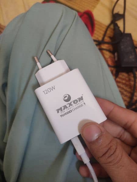 Maxon 120W charger 0