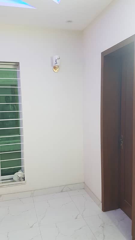 10 Marla Branded Upper Portion Available For Rent In Central Park 9