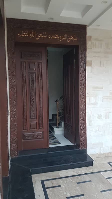 10 Marla Branded Upper Portion Available For Rent In Central Park 17