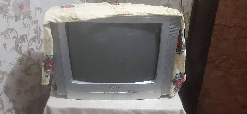 Samsung tv for sale 10\7 condition. 3