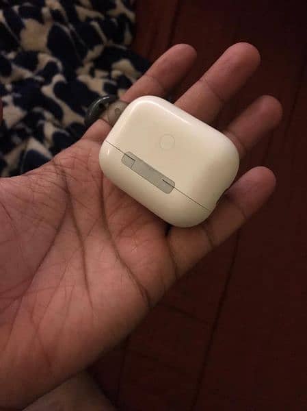 Airpods pro 2  with noise cancellation and find my iphone 5