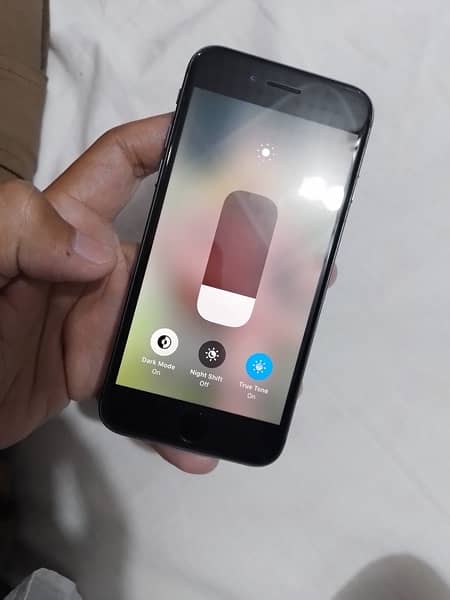 Iphone 8 in black colour 10/10 condition total geniune phone Guaranty 2