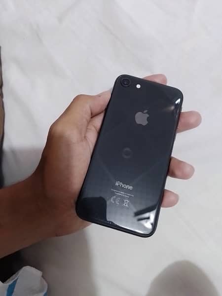 Iphone 8 in black colour 10/10 condition total geniune phone Guaranty 3