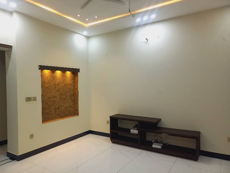 10 Marla Beautiful House Is Available For Sale In Wapda City Faisalabad 2