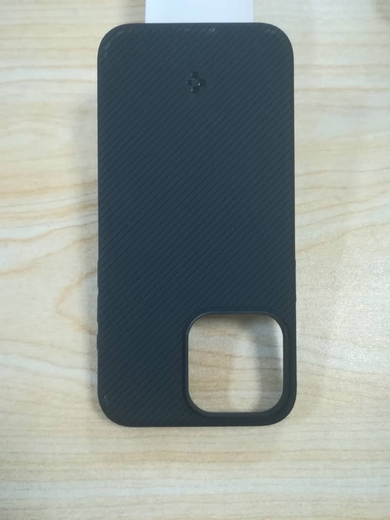 Mag Armor MagFit Case by Spigen – Matte Apple iPhone 15 Pro 1