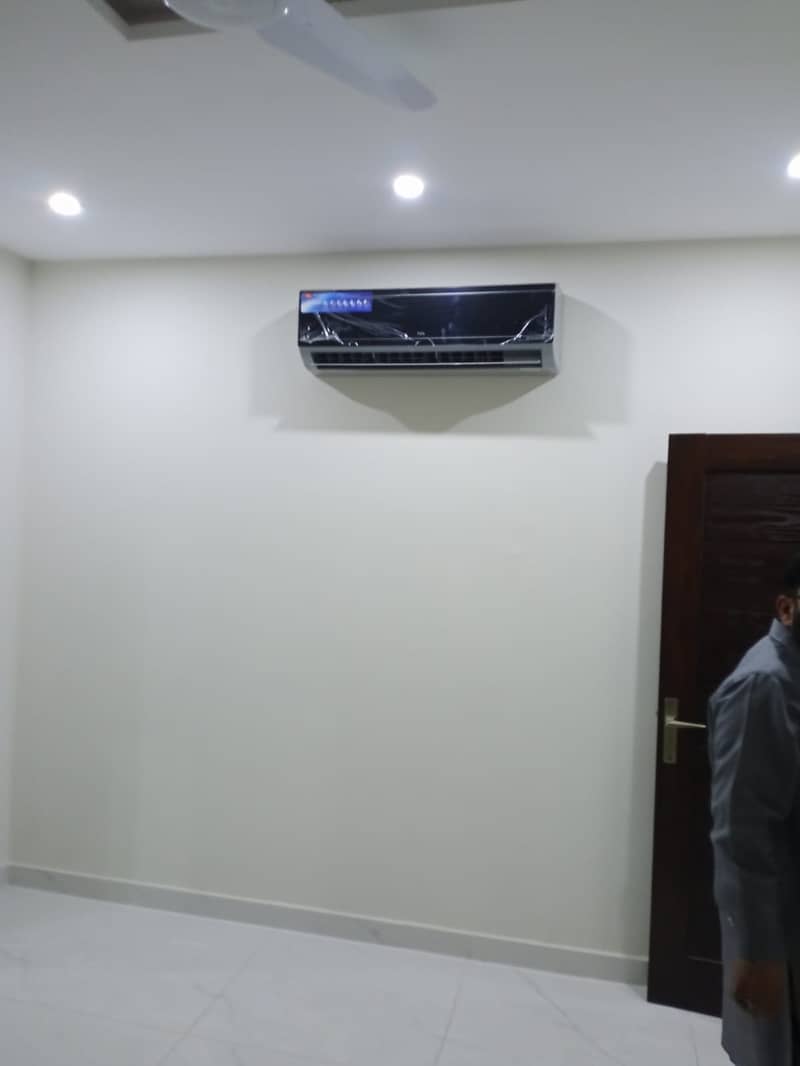 Luxury Single Bed Flat for Sale (Mall of Gulberg Lahore) 650 SQ 8