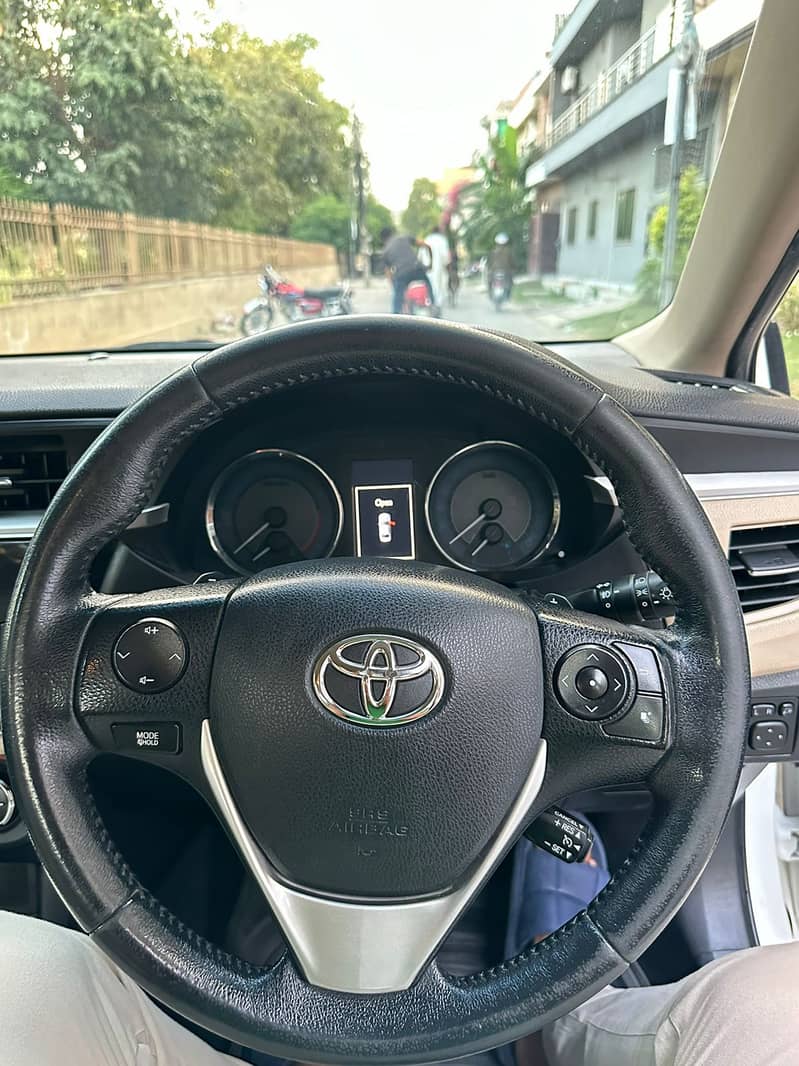 Toyota Corolla Altis Grande CVT-i 1.8 2017 Automatic 8