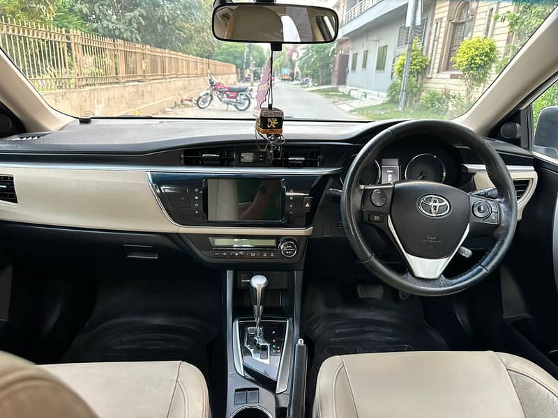 Toyota Corolla Altis Grande CVT-i 1.8 2017 Automatic 13