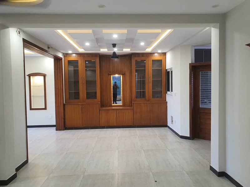 40x80, Upper Portion Available for Rent with 3 bedrooms in G-13, Islamabad 4
