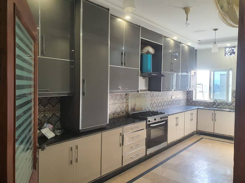 40x80, Upper Portion Available for Rent with 3 bedrooms in G-13, Islamabad 6