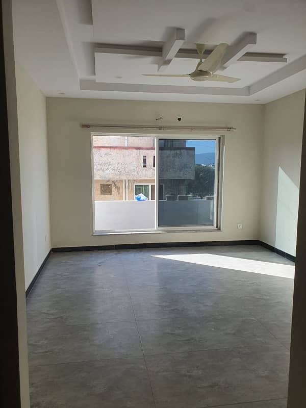 40x80, Upper Portion Available for Rent with 3 bedrooms in G-13, Islamabad 7