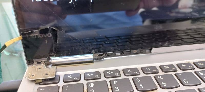 Lenovo Yoga 730-13IKB Screen Broken Cracked 0