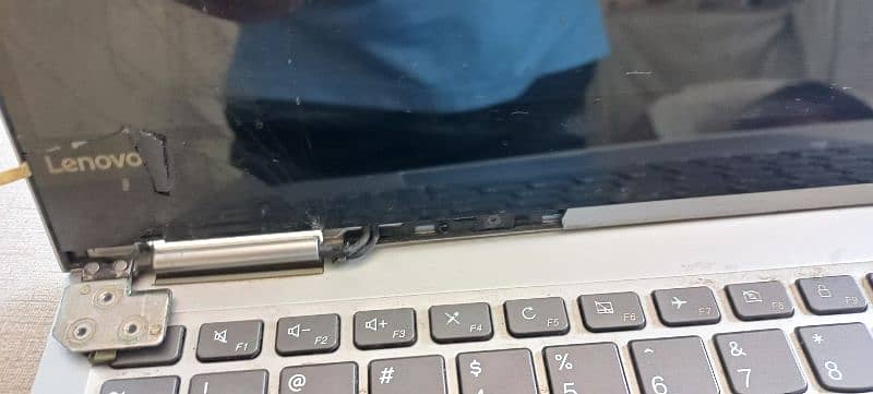 Lenovo Yoga 730-13IKB Screen Broken Cracked 10