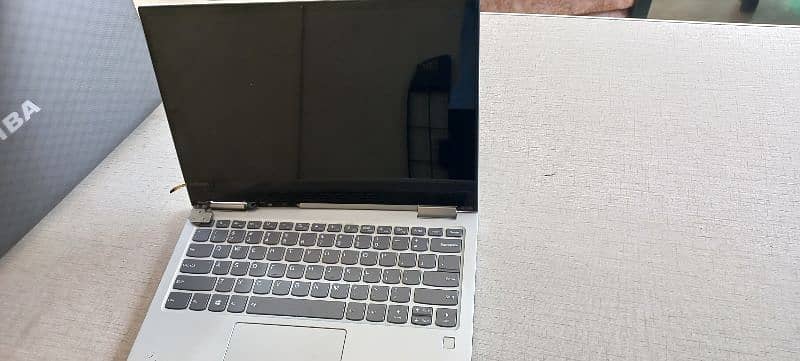 Lenovo Yoga 730-13IKB Screen Broken Cracked 2