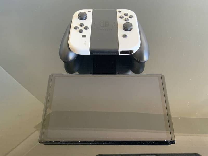 Nintendo switch oled console 64GB 3
