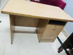 Computer Table. 2.5 x 4 Foot
