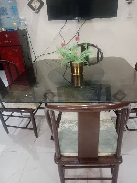 Antique style dinning table with 4 chairs 0