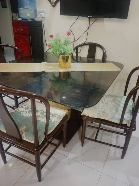 Antique style dinning table with 4 chairs 6