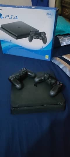 Ps4 with cd's and 2 controller