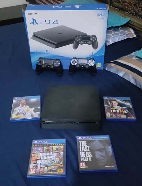 Ps4 with cd's and 2 controller 1
