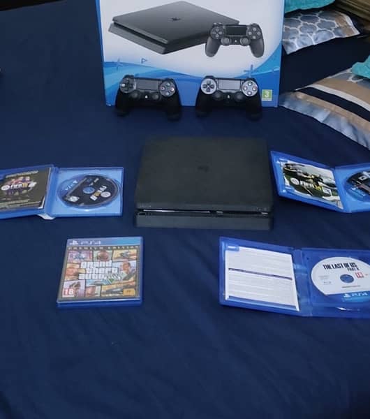Ps4 with cd's and 2 controller 2