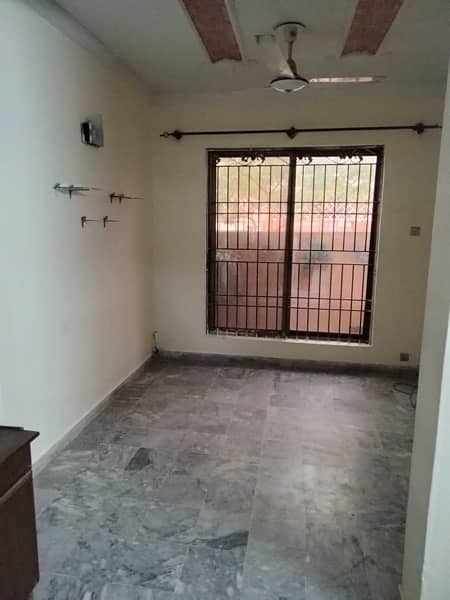 3 Marla ground floor available for rent in phase 4a gass available 3