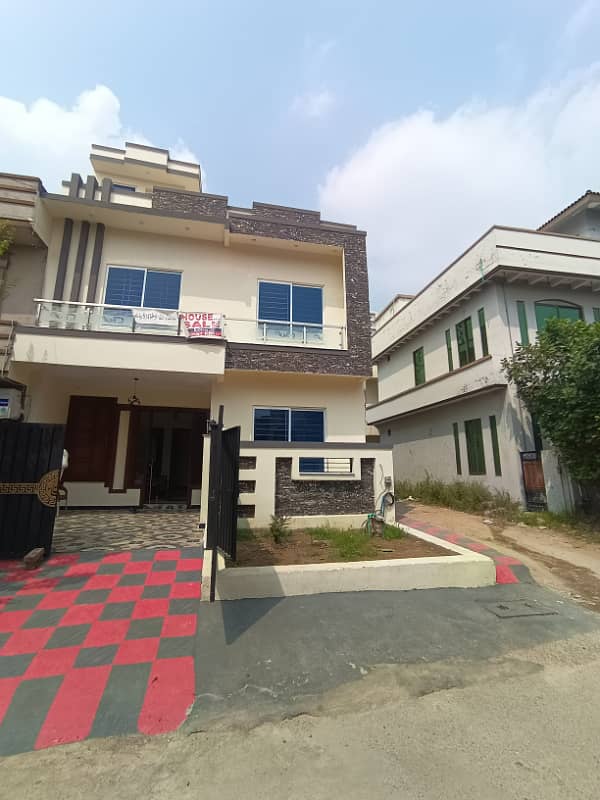 Brand New 25x40 Corner House for Sale with 3 Bedrooms in G13 Islamabad 0