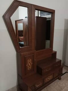 Double Dressing Mirror with 6 huge lockers!