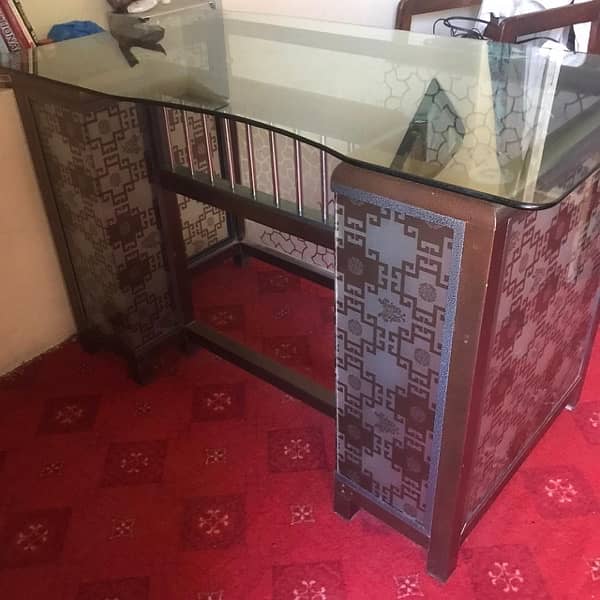 Glass and aluminium office table 1