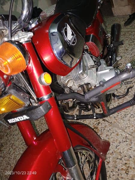 Honda CD200 in red colour call on my WhatsApp  03140076034 1