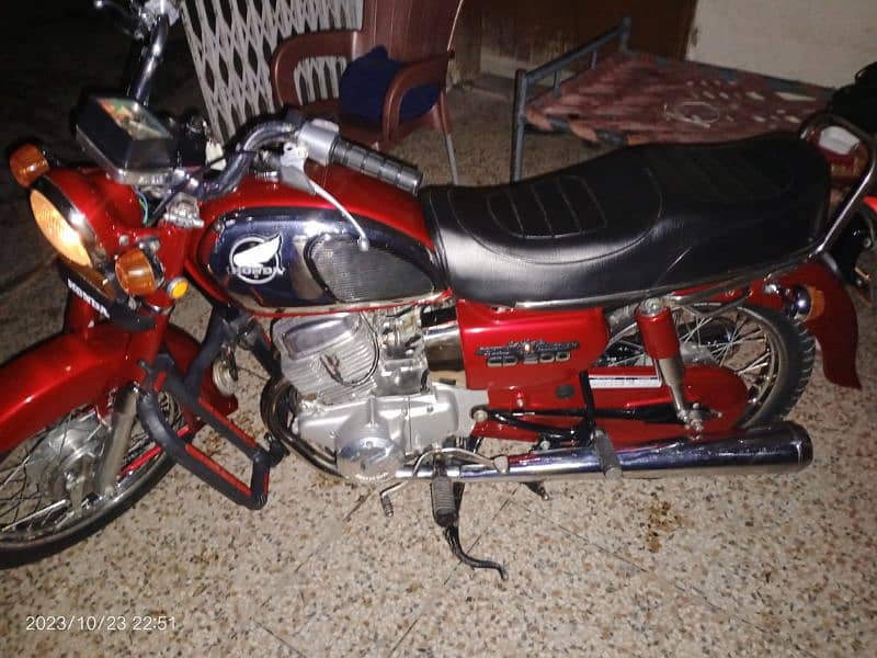 Honda CD200 in red colour call on my WhatsApp  03140076034 4